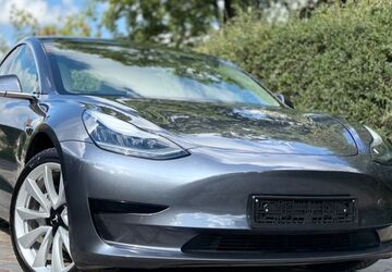 Tesla Model 3 36.973 km 20.499 &euro; Berlin 12099