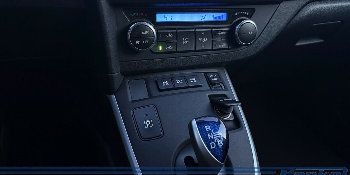 Toyota Auris Touring Sports Hybrid Aut.*RFK*SHZ*1Hand 165.355 km 10.480 &euro; Berlin 13187