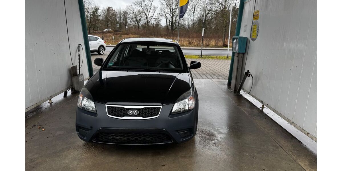 Kia Rio 127.000 km 2.900 &euro; Oranienburg 16515