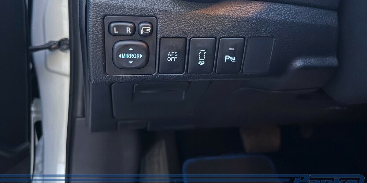 Toyota Auris Touring Sports Hybrid Aut.*RFK*SHZ*1Hand 165.355 km 10.480 &euro; Berlin 13187