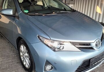 Toyota Auris 157.631 km 7.900 &euro; Berlin 12277