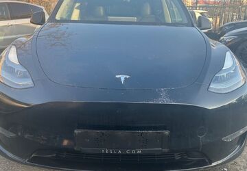 Tesla Model Y 175.211 km 27.900 &euro; berlin 10829