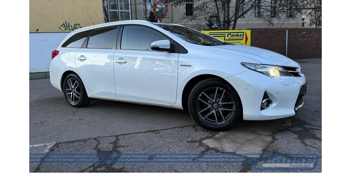 Toyota Auris Touring Sports Hybrid Aut.*RFK*SHZ*1Hand 165.355 km 10.480 &euro; Berlin 13187