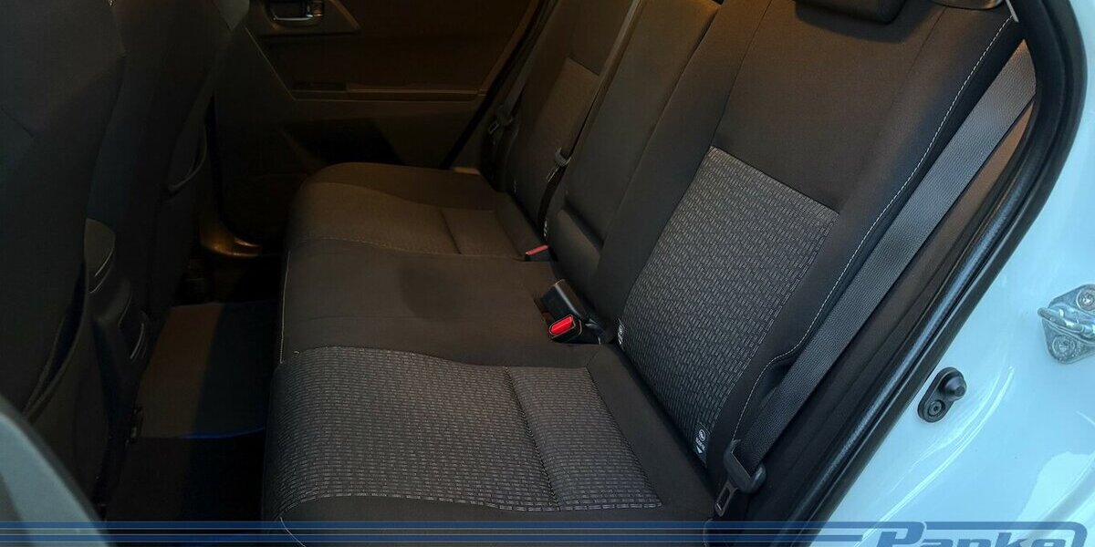 Toyota Auris Touring Sports Hybrid Aut.*RFK*SHZ*1Hand 165.355 km 10.480 &euro; Berlin 13187