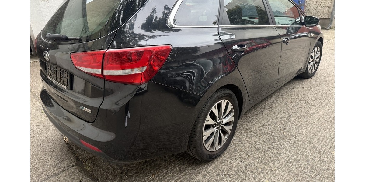 Kia ceed 1.6 Edition Platinum Navi Sporty Wagon 156.800 km 8.390 &euro; Berlin 10247
