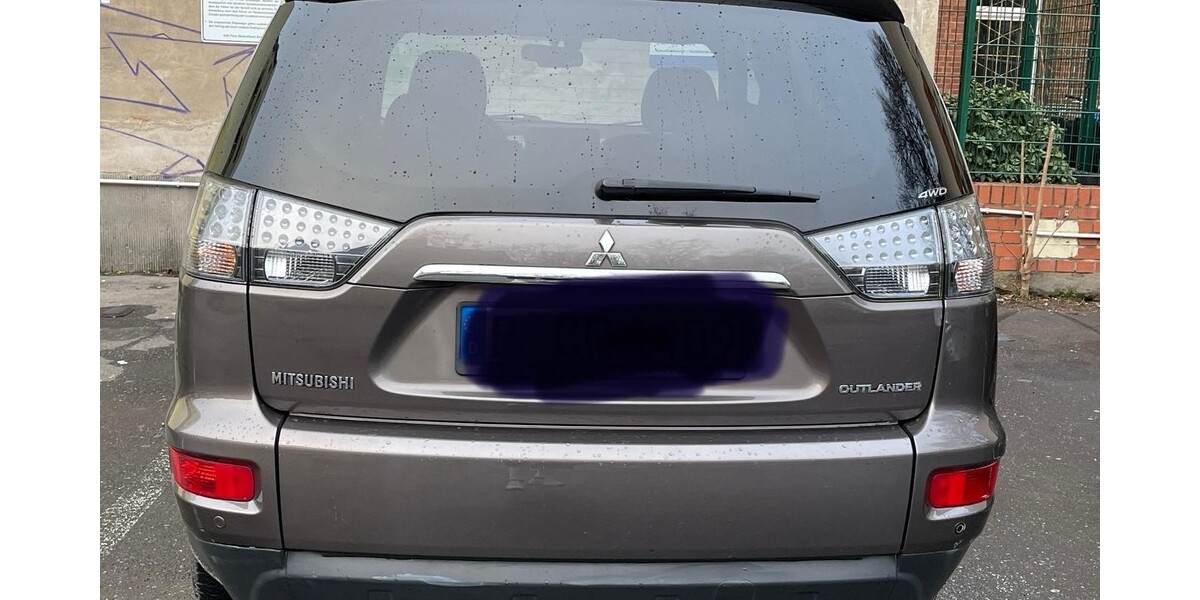 Mitsubishi Outlander 135.000 km 7.500 &euro; Berlin 10178