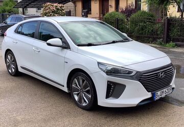 Hyundai IONIQ 124.000 km 12.300 &euro; Berlin 12355