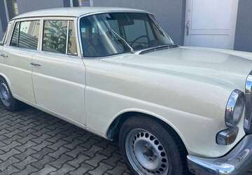 Mercedes-Benz 200 62.000 km 9.888 &euro; Berlin (Pankow) 13127