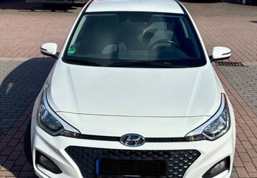Hyundai i20 23.500 km 10.100 &euro; Berlin 12587