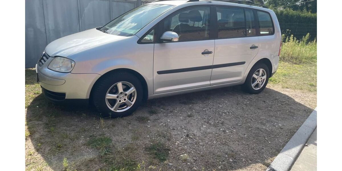 VW Touran 156.000 km 2.500 &euro; Berlin 12681