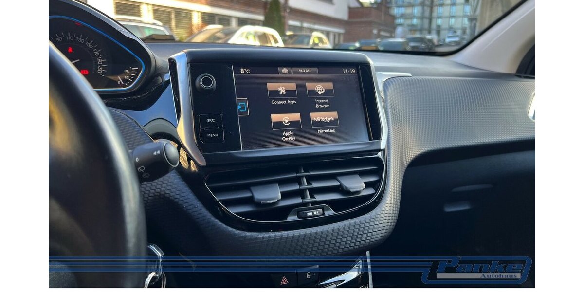 Peugeot 2008 1.2 PureTech Allure*Carplay*Leder*Tempo* 100.000 km 7.480 &euro; Berlin 13187