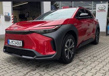 Toyota bZ4X 2.700 km 33.995 &euro; Berlin 13403