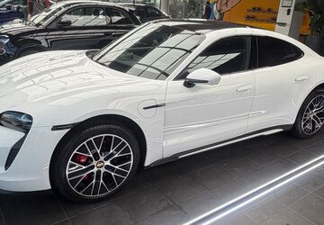 Porsche Taycan 63.000 km 57.990 &euro; Berlin 13158