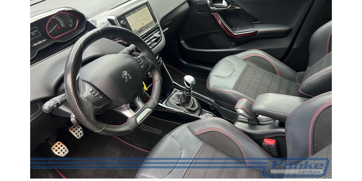 Peugeot 2008 1.2 PT 130 Allure*Pano*Navi*Leder*1-Hand* 79.035 km 12.490 &euro; Berlin 13187