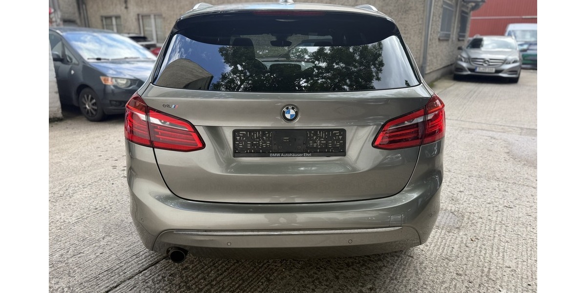 BMW 218 Active Tourer i Luxury Line Leder Schiebed. 132.210 km 8.980 &euro; Berlin 10247