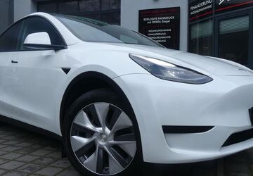 Tesla Model Y 17.765 km 33.800 &euro; Berlin 13156