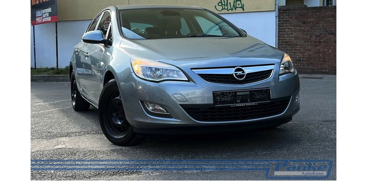 Opel Astra 1.4 150 Jahre *SHZ*PDC*AUX*Teilleder* 112.935 km 5.990 &euro; Berlin 13187