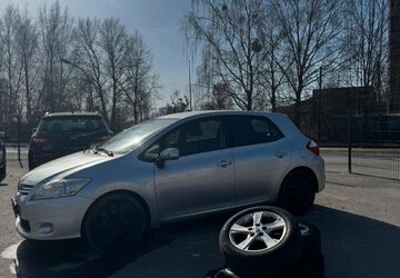 Toyota Auris 204.000 km 3.750 &euro; Velten 16727