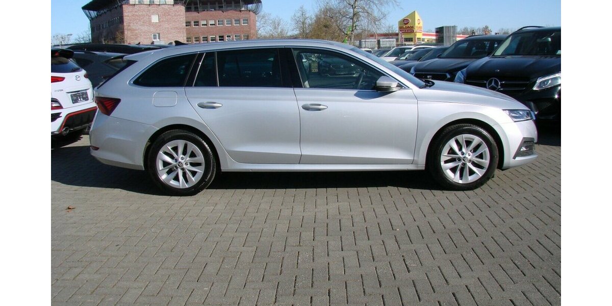 Skoda Octavia 2.0TDI Style ACC Columbus HeadUp AHK 48.103 km 27.480 &euro; Falkensee 14612