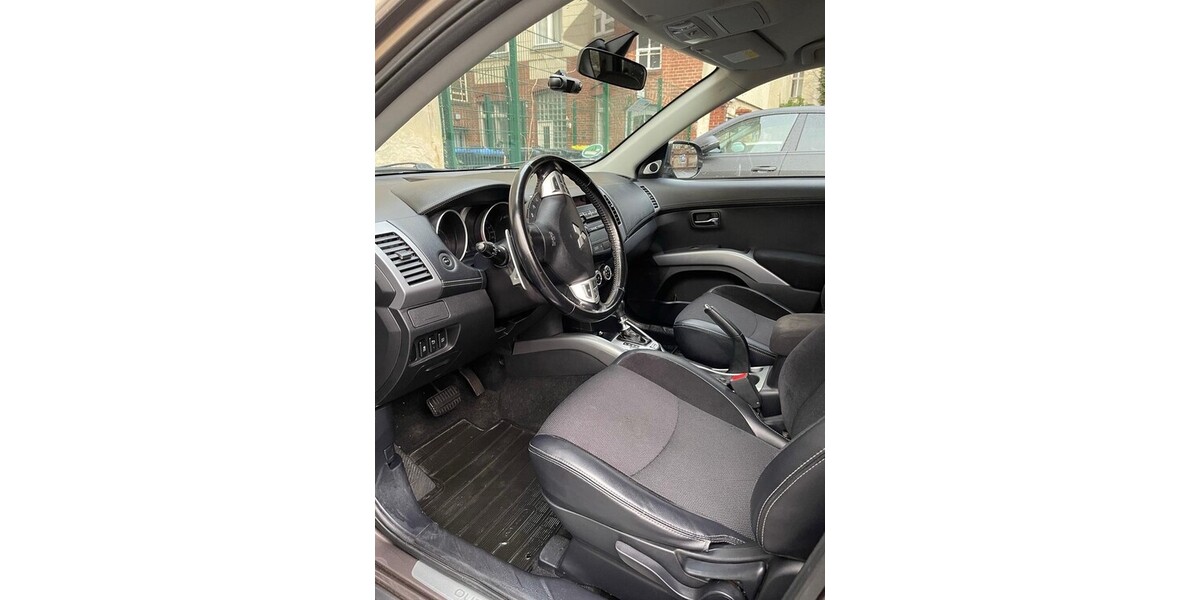 Mitsubishi Outlander 135.000 km 7.500 &euro; Berlin 10178
