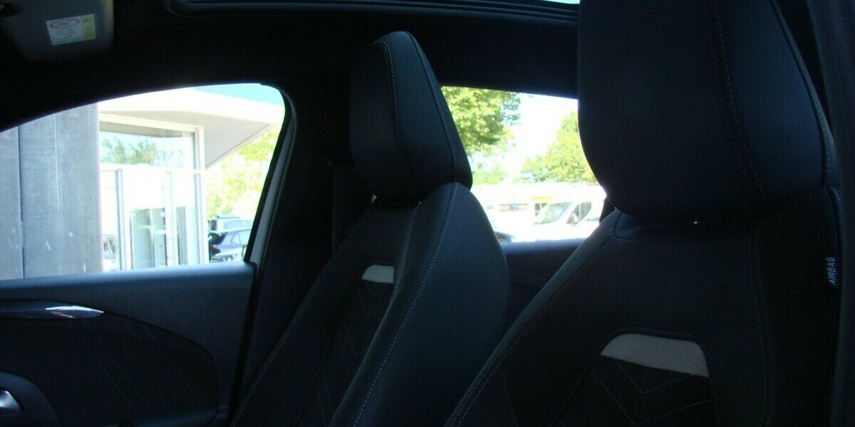 Opel Corsa-e Ultimate Pano IntelliLux LED Kamera 180º T 14.532 km 18.980 &euro; Falkensee 14612
