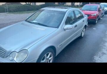 Mercedes-Benz C 200 242.000 km 2.199 &euro; Berlin 12359