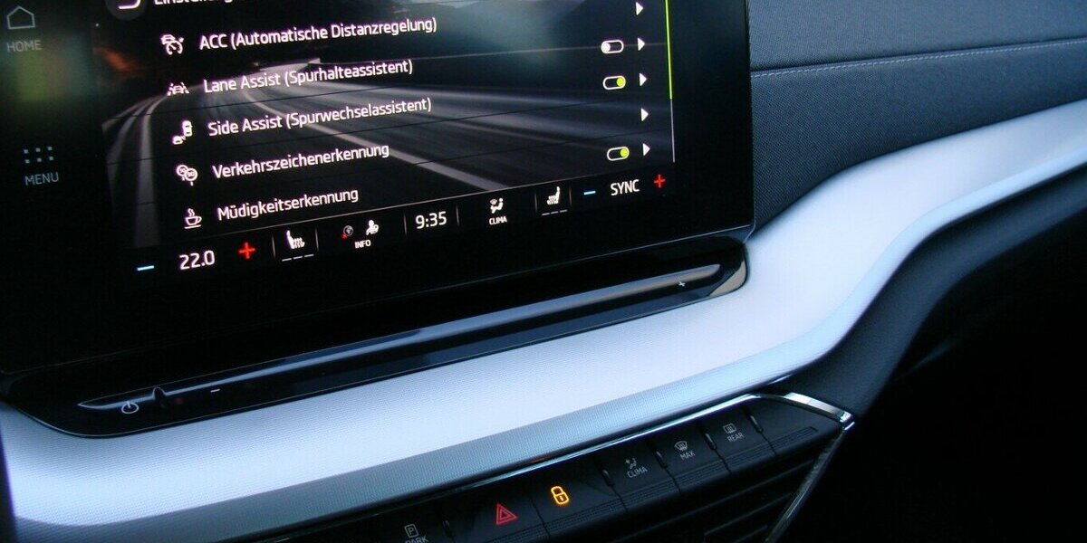 Skoda Octavia 2.0TDI Style ACC Columbus HeadUp AHK 48.103 km 27.480 &euro; Falkensee 14612