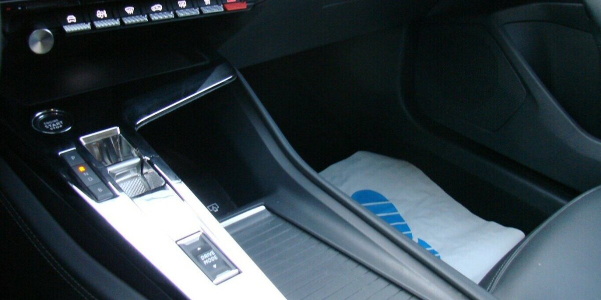 Peugeot 308 SW 1.6 Hybrid Allure Pack HY 180 ACC 360º 44.600 km 24.980 &euro; Falkensee 14612