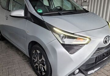 Toyota Aygo (X) 56.264 km 8.900 &euro; Berlin 12277