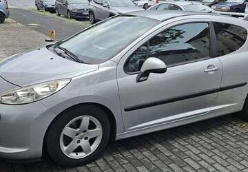Peugeot 207 74.000 km 2.500 &euro; Berlin 13403