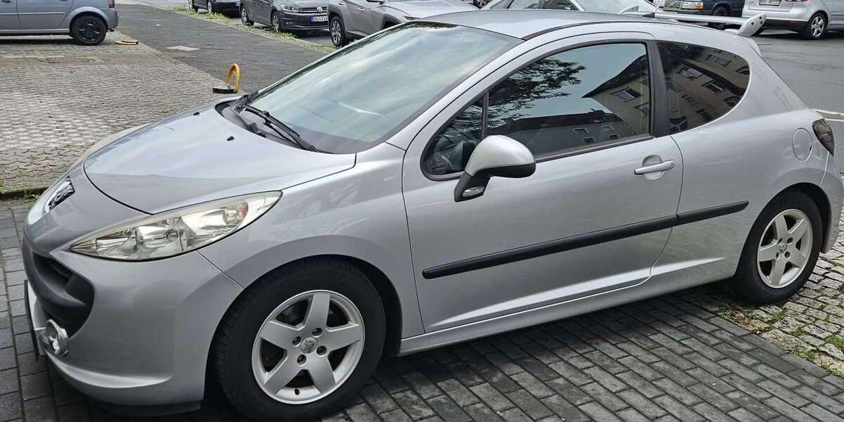 Peugeot 207 74.000 km 2.500 &euro; Berlin 13403