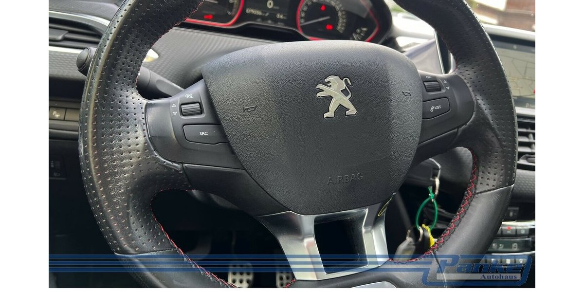 Peugeot 2008 1.2 PT 130 Allure*Pano*Navi*Leder*1-Hand* 79.035 km 12.490 &euro; Berlin 13187