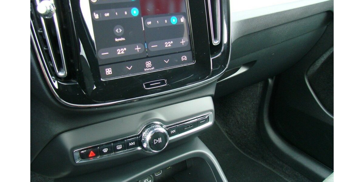 Volvo XC40 NOVC-HEV Plus Dark LED ACC H&K 360º 33.426 km 29.980 &euro; Falkensee 14612