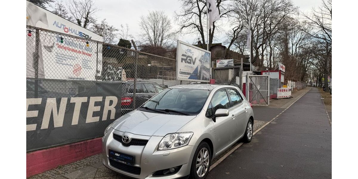 Toyota Auris 158.600 km 6.980 &euro; Berlin-Charlottenburg 14052
