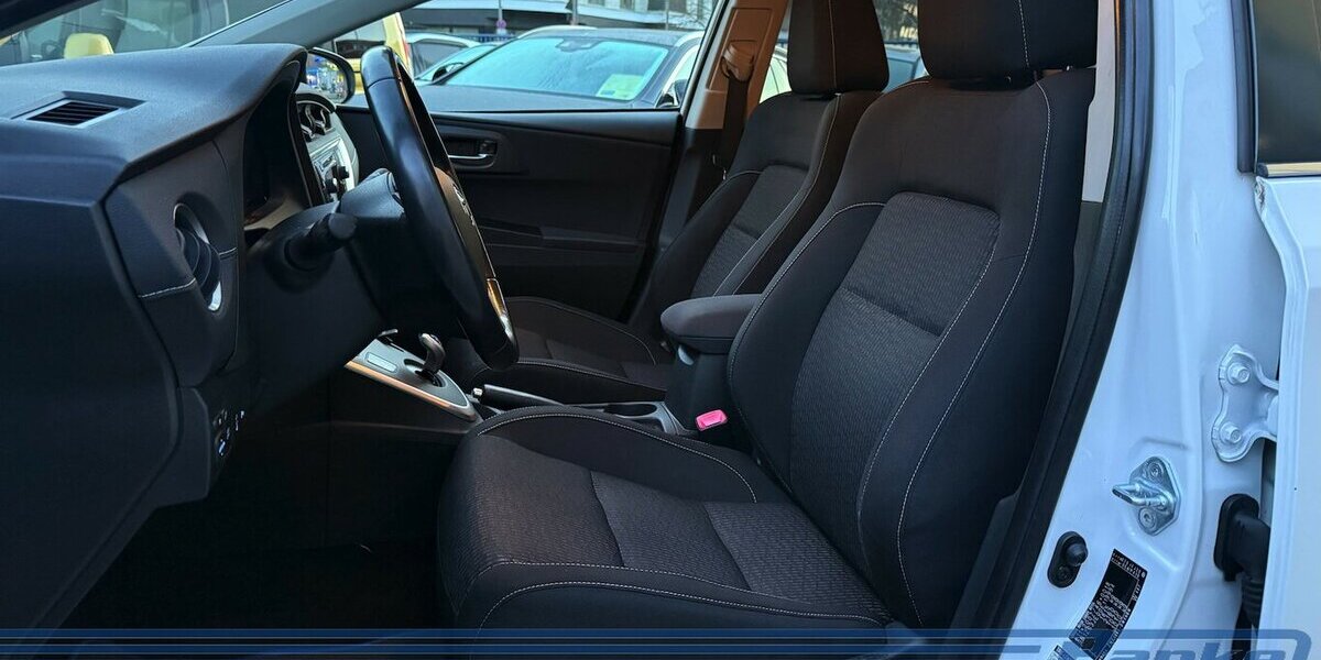 Toyota Auris Touring Sports Hybrid Aut.*RFK*SHZ*1Hand 165.355 km 10.480 &euro; Berlin 13187