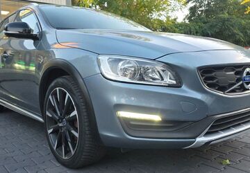 Volvo V60 Cross Country 244.121 km 9.999 &euro; Berlin 13581