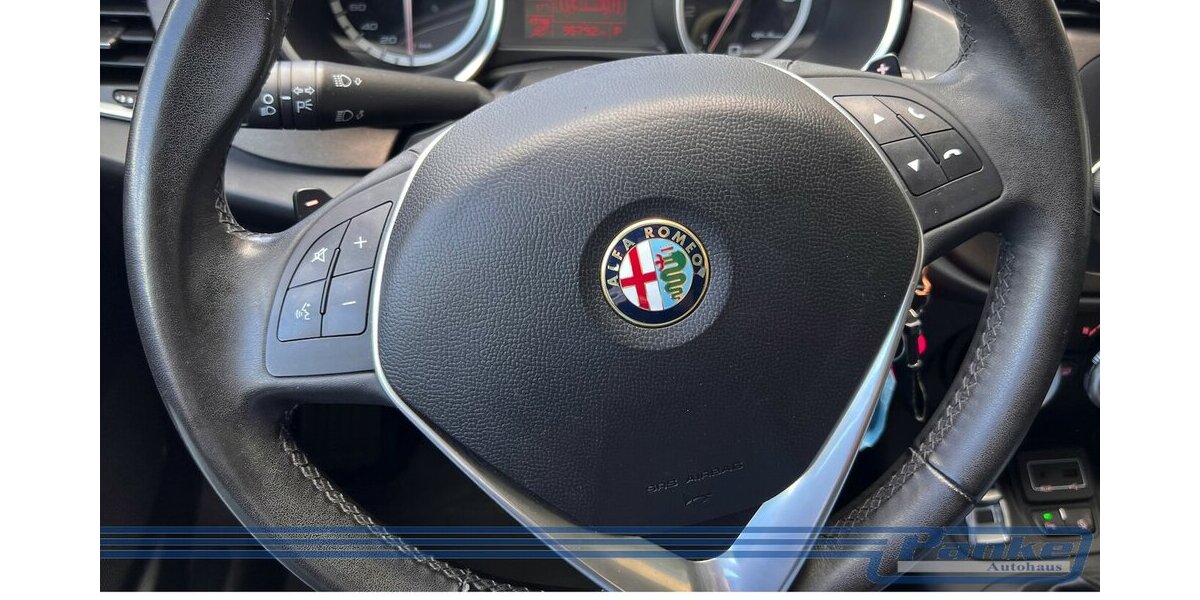 Alfa Romeo Giulietta Turismo*Pano*Schiebe*Sport*SHZ*Tempo* 95.791 km 10.990 &euro; Berlin 13187