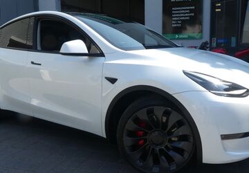 Tesla Model Y 33.273 km 39.800 &euro; Berlin 13156