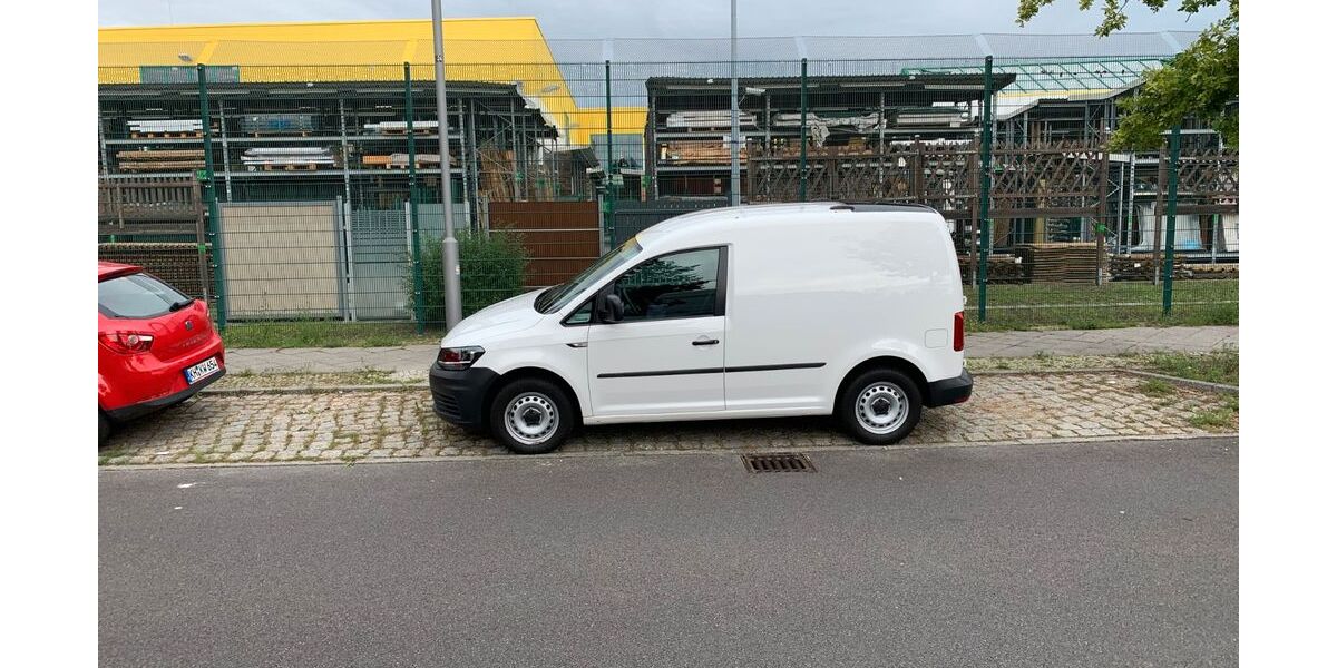 VW Caddy 144.000 km 7.900 &euro; berlin 10555
