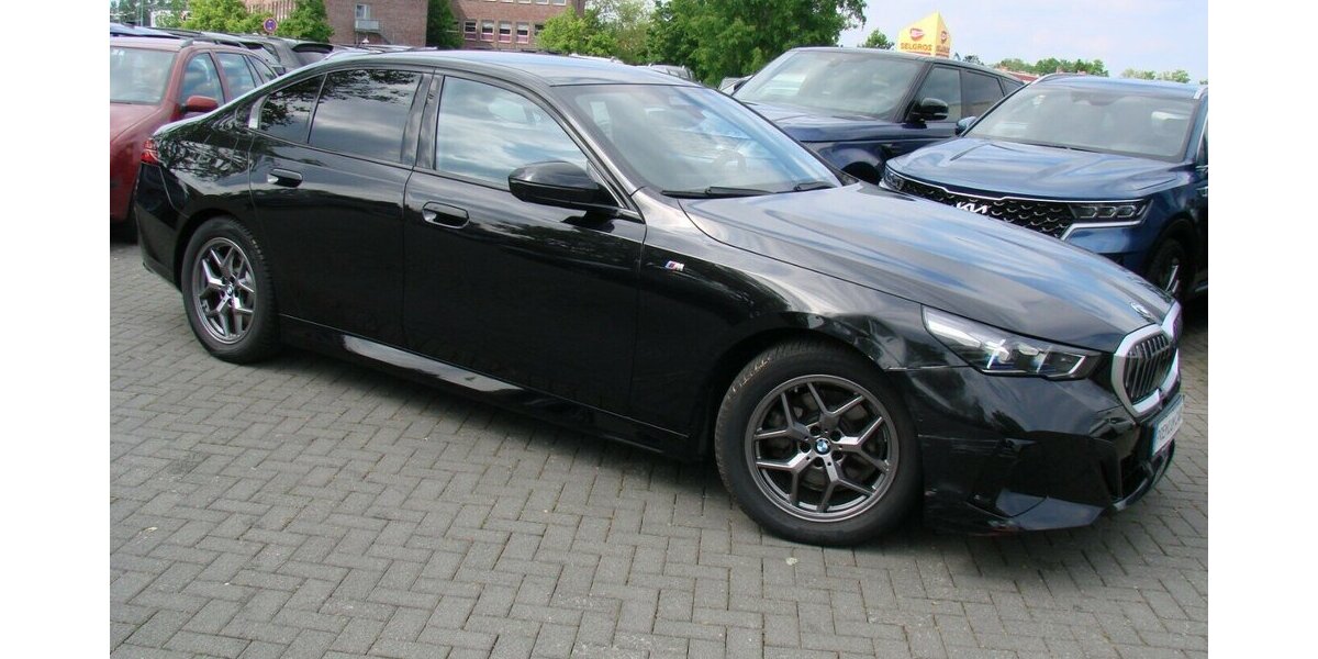 BMW 520 M-Sport Shadow Line ACC H&K SHZ AHK 360º 22.012 km 44.980 &euro; Falkensee 14612