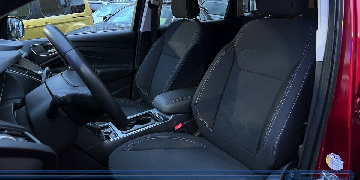 Ford Kuga Automatik*Navi*Carplay*SHZ*Tempo* 63.647 km 14.990 &euro; Berlin 13187