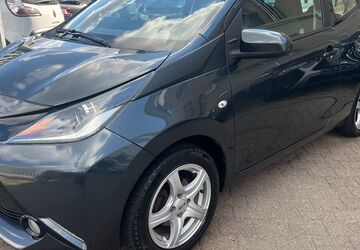 Toyota Aygo (X) 94.000 km 5.690 &euro; Berlin 13581