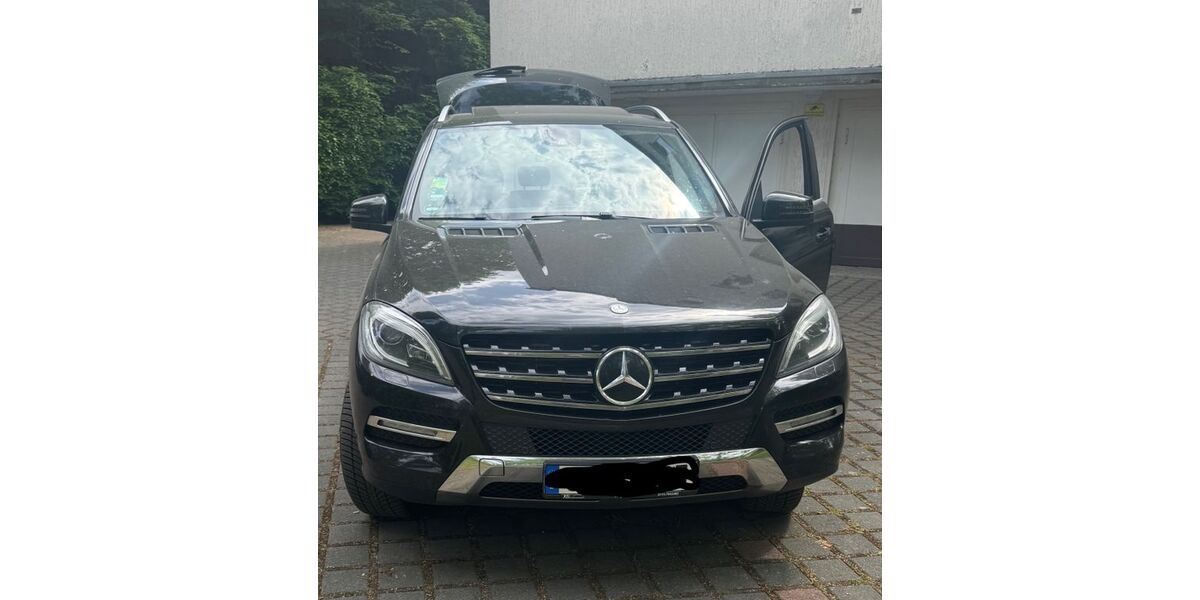 Mercedes-Benz ML 350 208.000 km 15.650 &euro; Berlin 10715