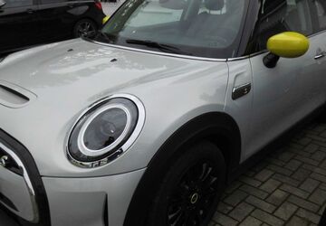 Mini Cooper SE 27.675 km 19.290 &euro; Berlin 12439