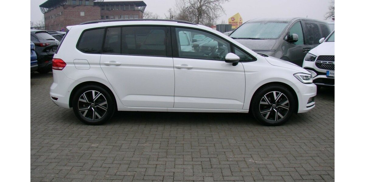 VW Touran 1,5 Comfortline ACC LED AHK 7Sitzer SHZ BMT 13.701 km 33.980 &euro; Falkensee 14612