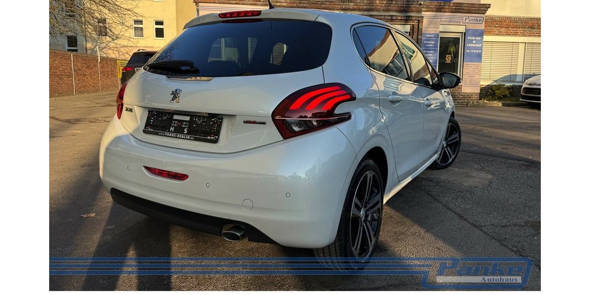 Peugeot 208 Allure*GT-Line*Pano*U-Connect*SHZ*R-Cam* 156.392 km 7.850 &euro; Berlin 13187