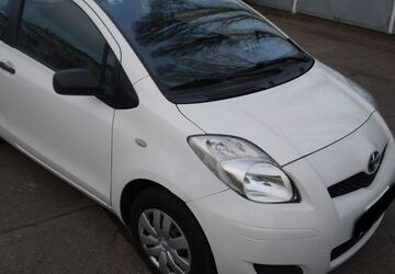 Toyota Yaris 170.000 km 2.499 &euro; Berlin 12439