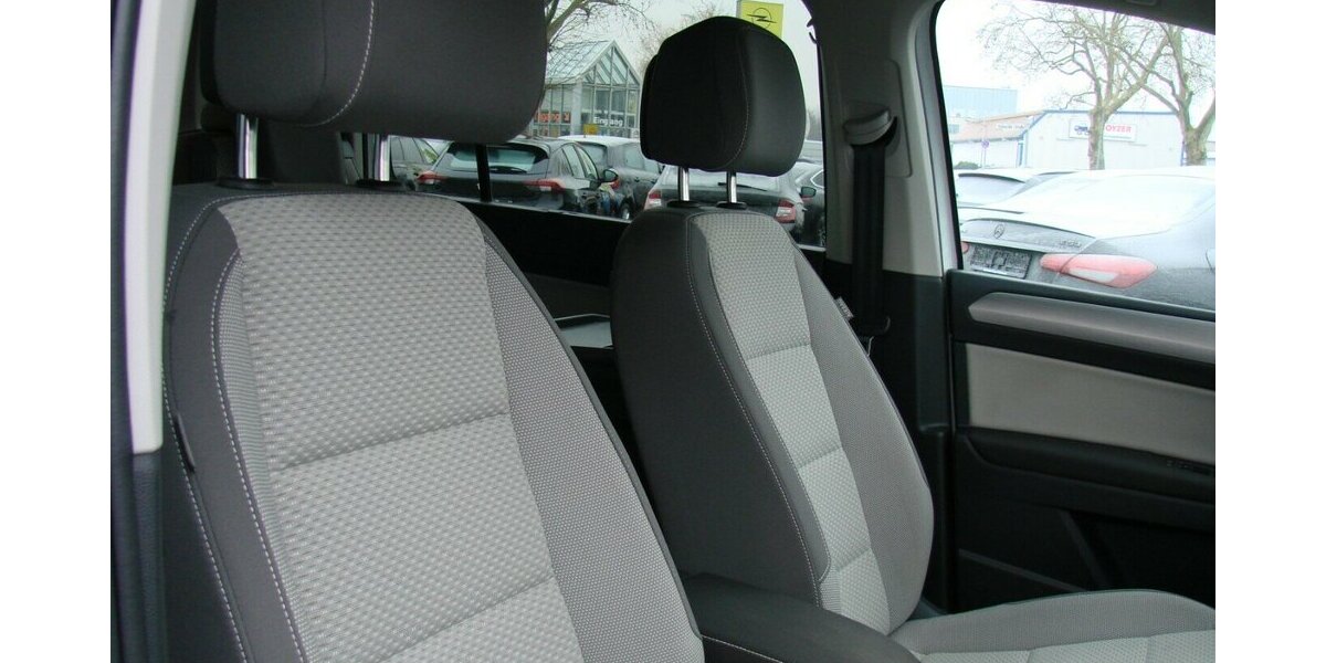 VW Touran 1,5 Comfortline ACC LED AHK 7Sitzer SHZ BMT 13.701 km 33.980 &euro; Falkensee 14612