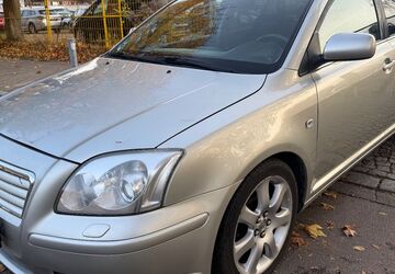 Toyota Avensis 240.000 km 2.700 &euro; Berlin 12109
