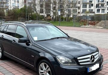 Mercedes-Benz 200 299.000 km 7.600 &euro; Berlin 10179